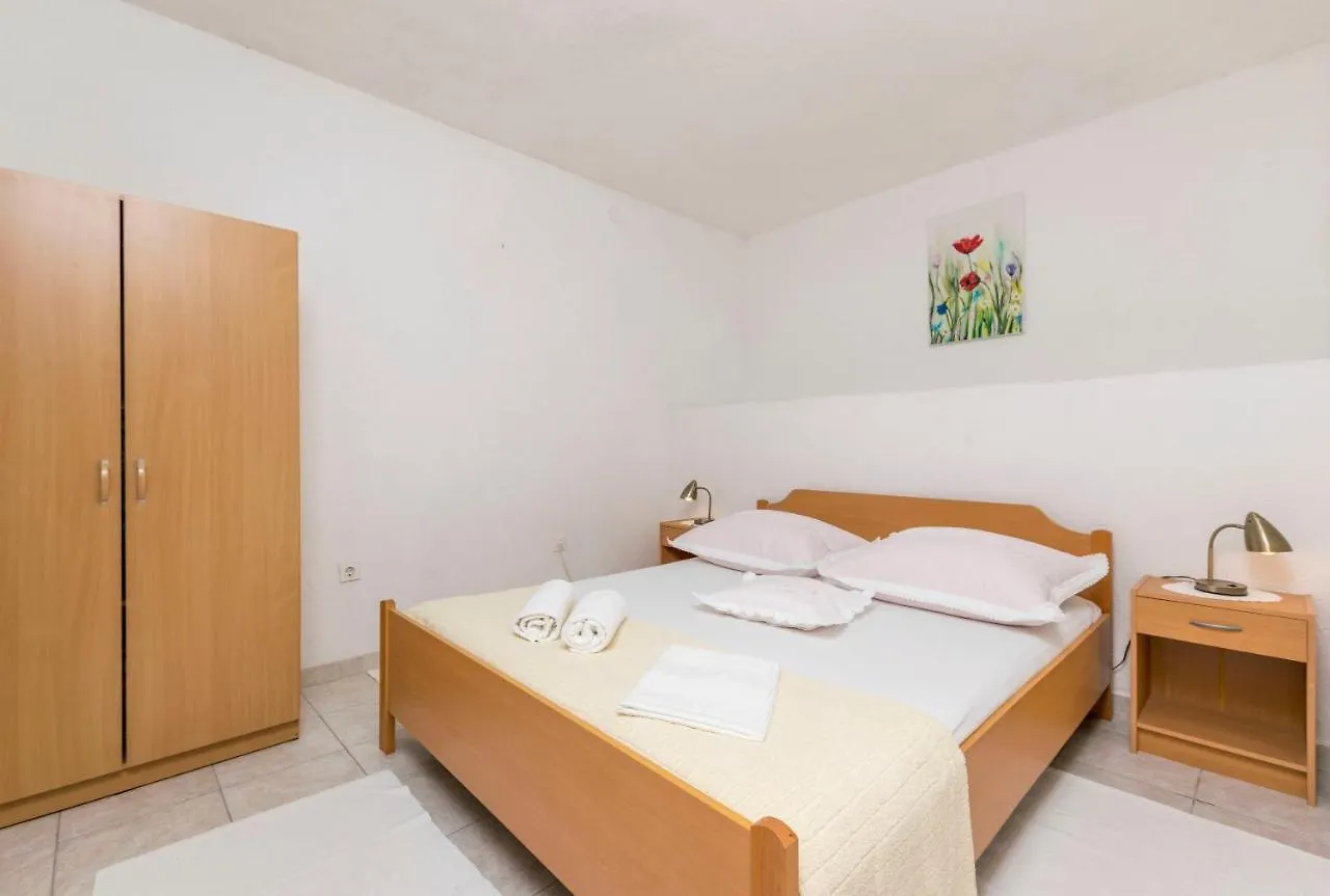Apartments Dragica Donji Okrug  Croatia